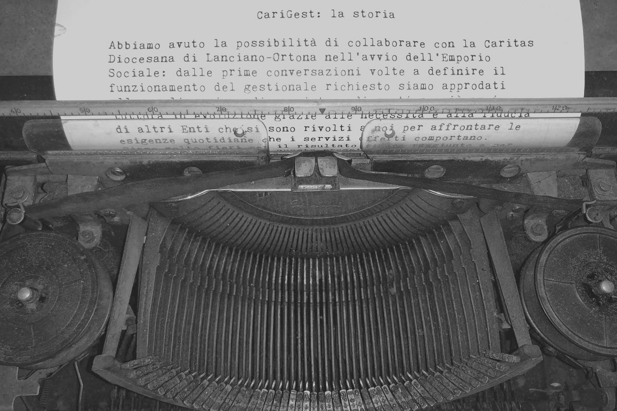 macchina da scrivere lettera di CariGest Software - la storia